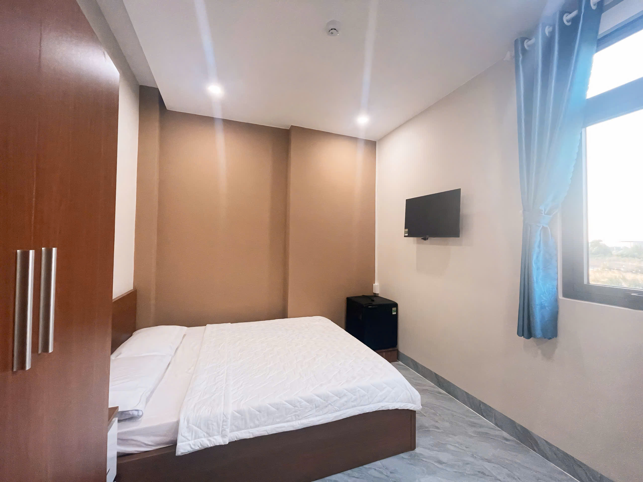 Phòng nghỉ đơn có cửa sổ - nhà nghỉ kim mau